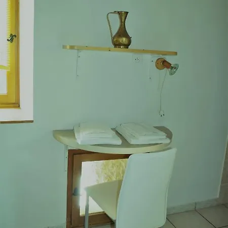 לינה וארוחת בוקר La Villa Roumegous *